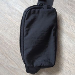 Lululemon mini belt bag